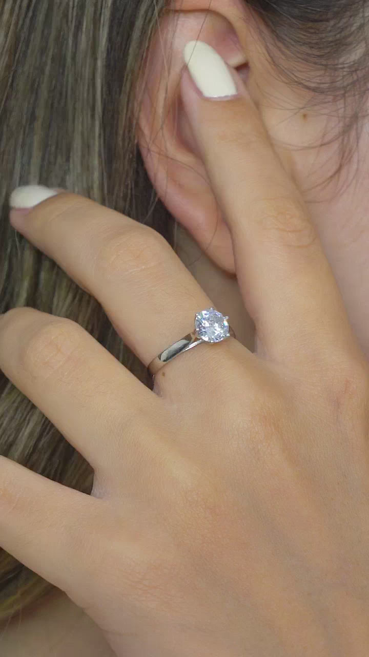 Taki | Anello in argento con solitario, regalo per San Valentino, moglie, madre