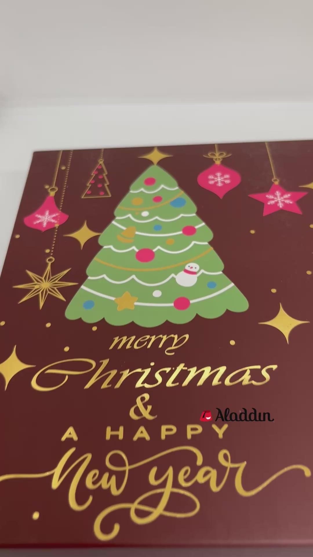 Ema Schokoladenmilch- und weiße Schokoladentrüffel mit Erdbeerfüllung - Frohe Weihnachten Box - 250g