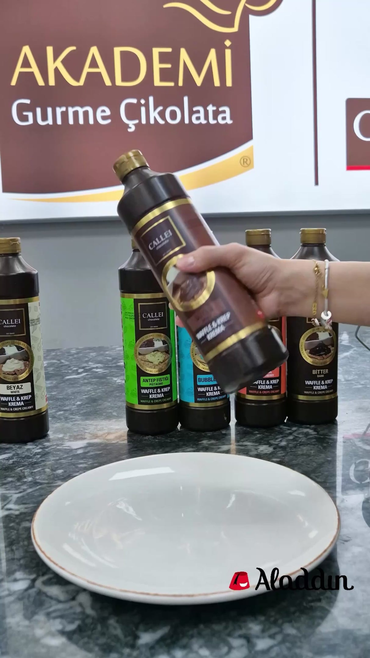 Callei Milchschokoladensauce für Waffeln, Pfannkuchen & Fondue 1000g