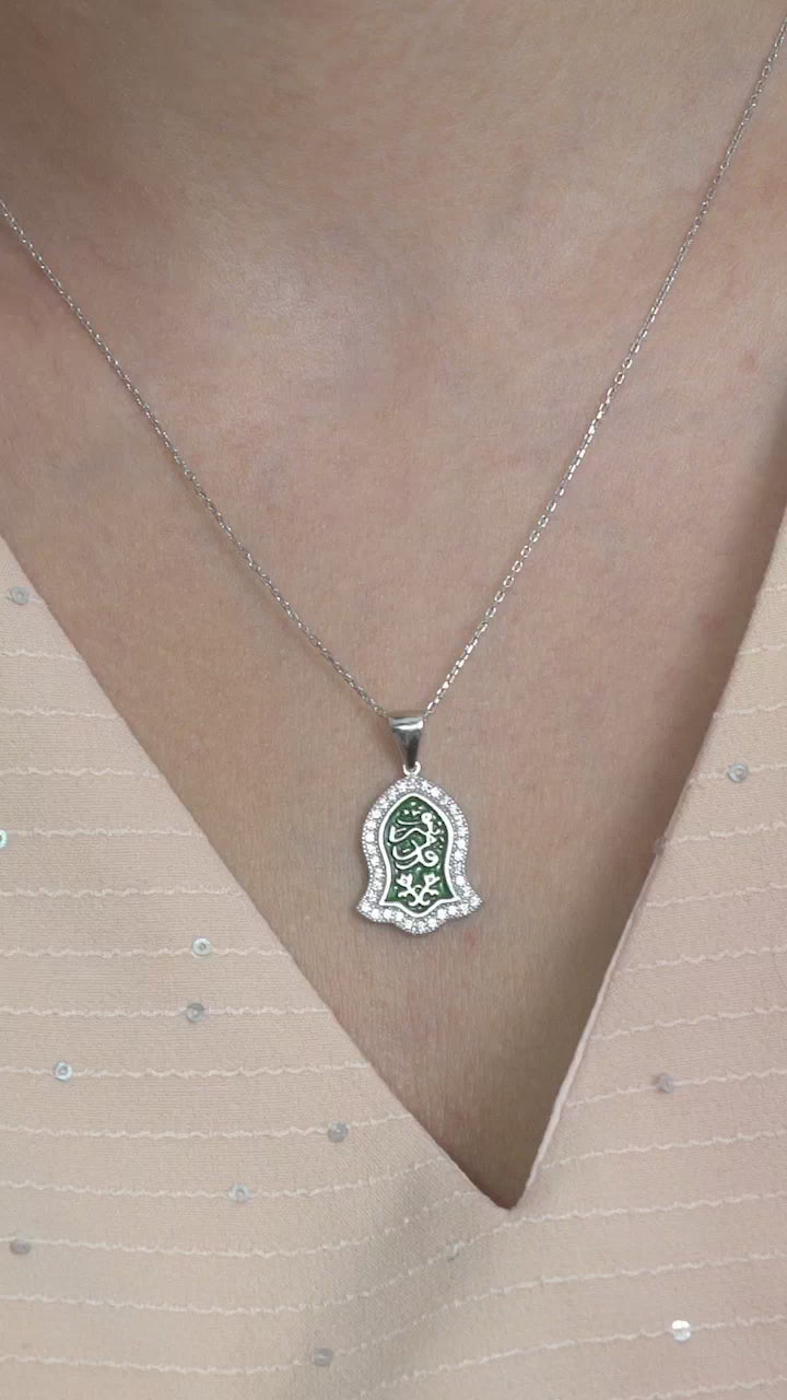 Taki | Collana in argento con scarpa profetica smaltata verde ispirata all'Islam